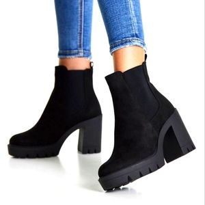 Asos chunky heeled boot in black size9 NEW never worn